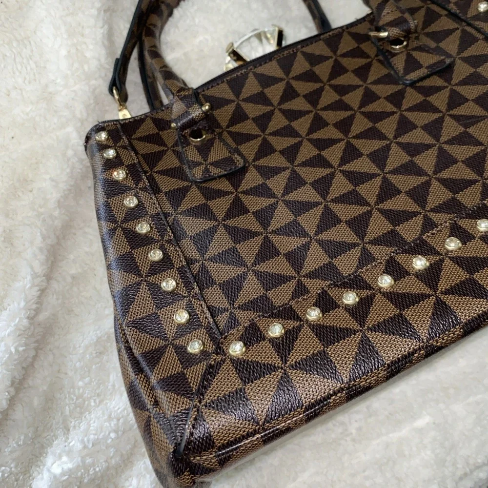 The Unbranded Brand elegant brown